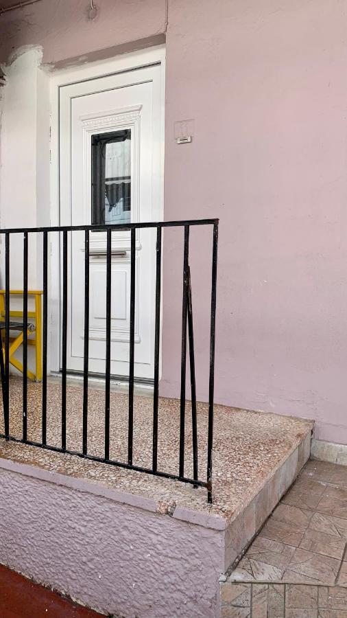 Lovely Place With Veranda Apartment Larissa Exterior photo